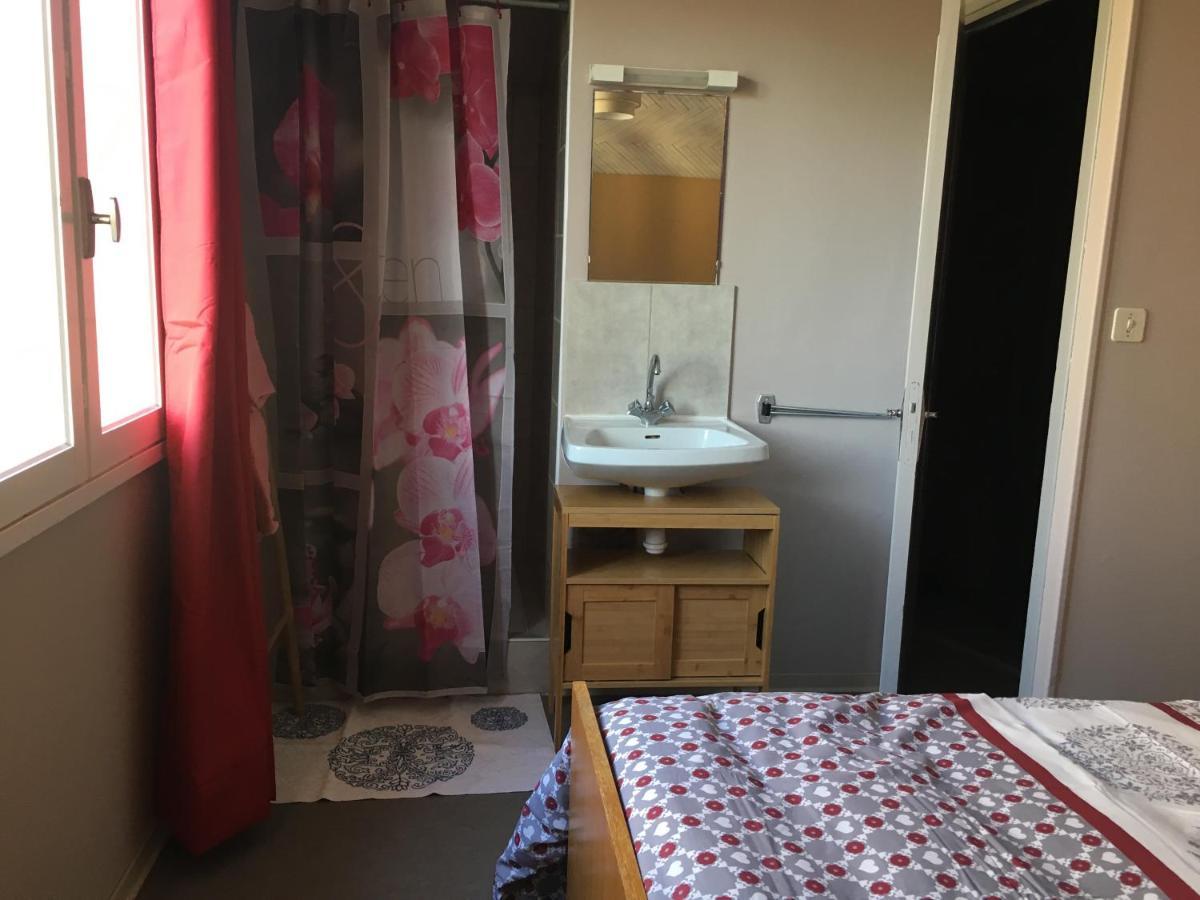 Aux Portes D'Aubrac Studio 2 Personnes Bed & Breakfast Condom-d'Aubrac Екстериор снимка